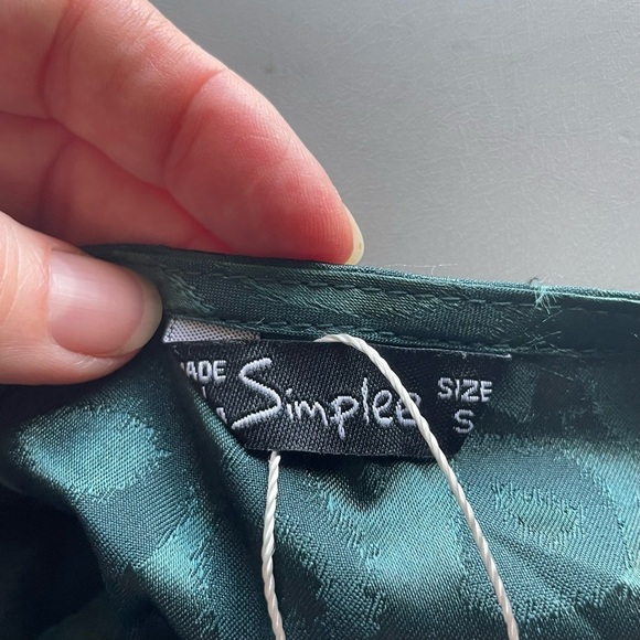 : Simplee Apparel Rap Dress - V-Neck, Long Sleeve, High/Low Hem - Jeweled Green - Picture 8 of 14